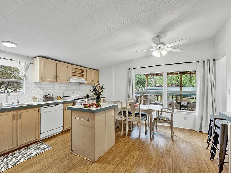 fully stocked kitchen to cook
