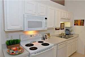 5th image of 48 Leeward Dr