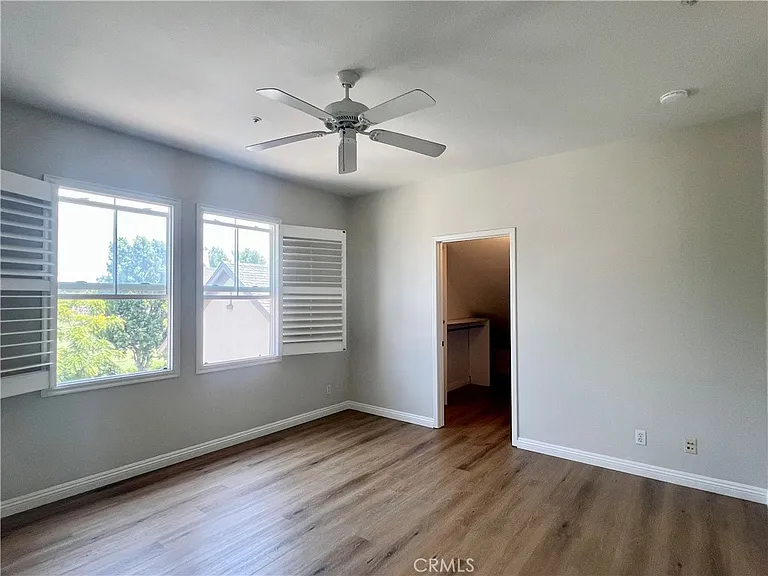 33 Visalia — Photo 16