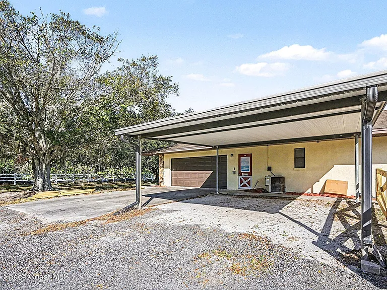 525 N Burnett Rd — Photo 16