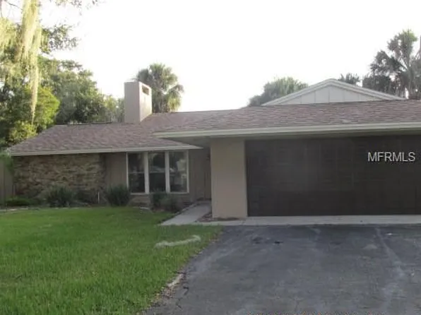 13 Live Oak Ave, Yalaha, FL 34797