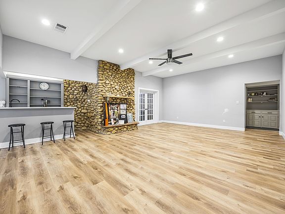 4th image of 1810 Waterwood Dr