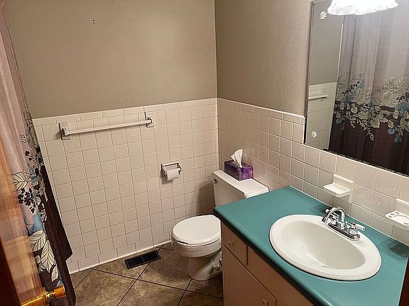 3rd image of 755 Parkway Dr