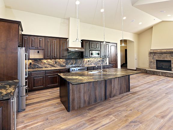 4th image of 46 W Foxglove Ln