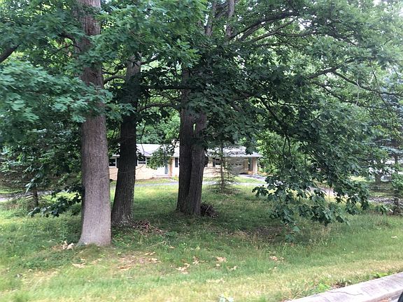 3rd image of 808 Highland Dr