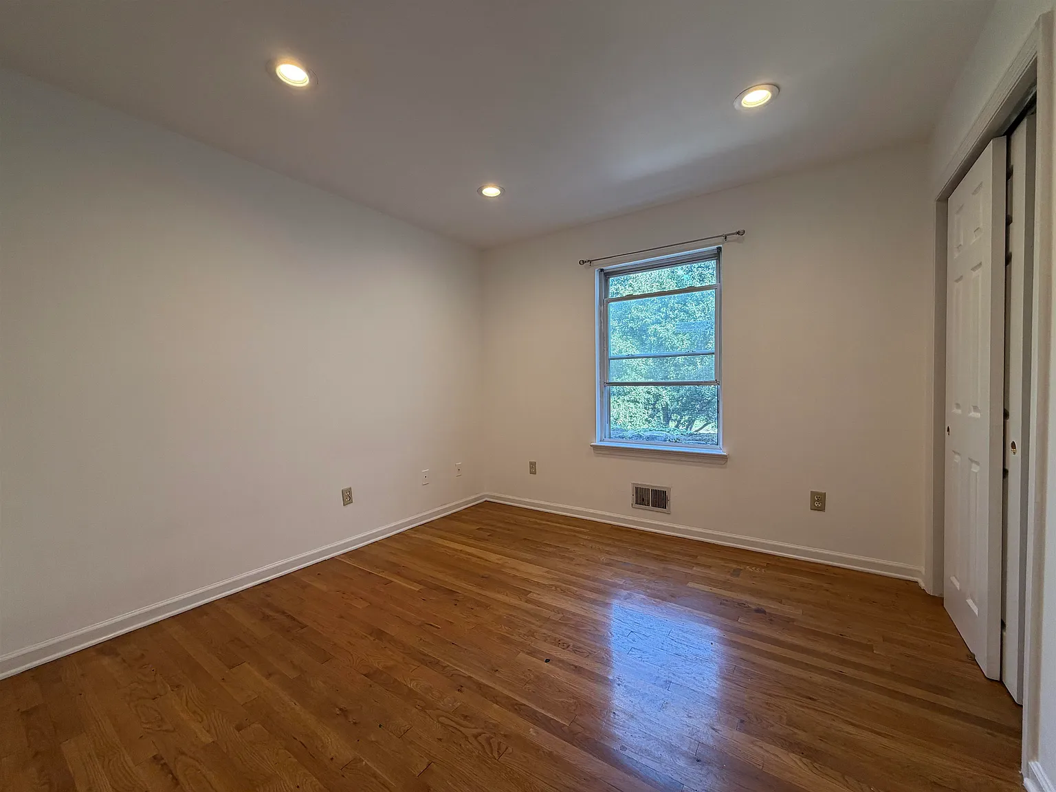 3 bed, 2.0 bath, $3,000 — Photo 4