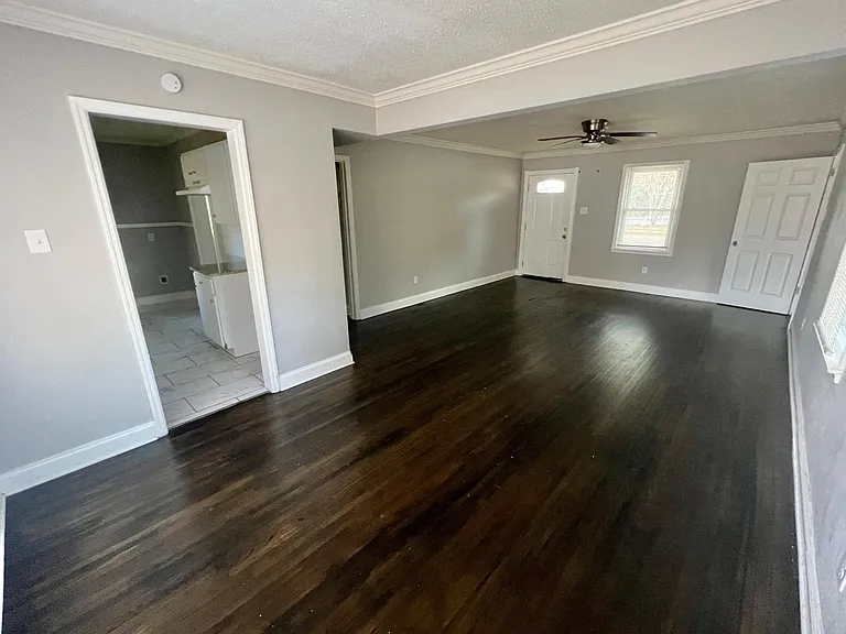 Entryway / living room (photo 1)