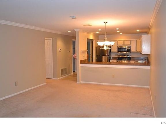 4th image of 136 Deer Hill Ave Unit 102