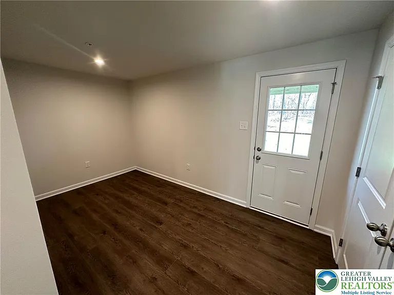 157 Van Fleet Cir — Photo 8