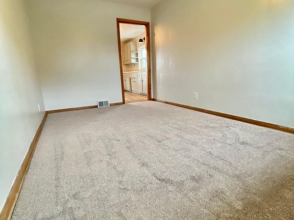 4th image of 1960 W 27th St Floor 2