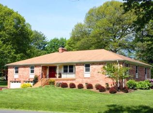 2738 Calkins Rd, Herndon, VA 20171