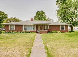 212 S Main St, Brighton, IL 62012
