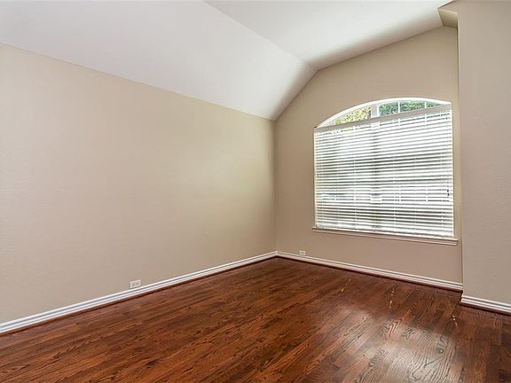 4th image of 1404 Chimney Rock Dr