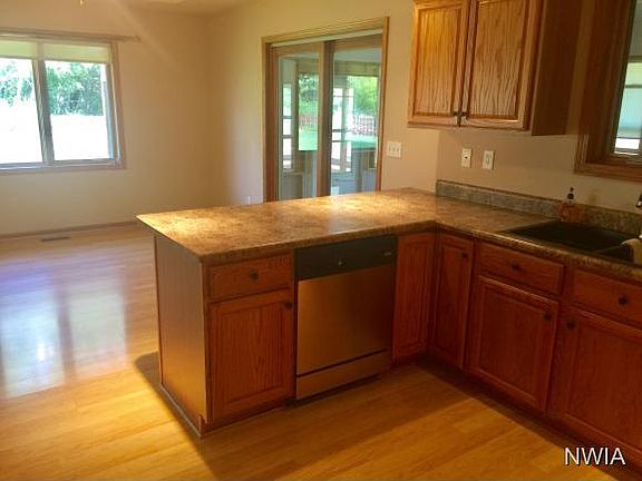 3rd image of 729 Cambridge Cir