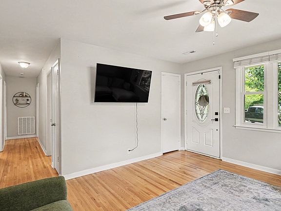 5th image of 402 Grace St