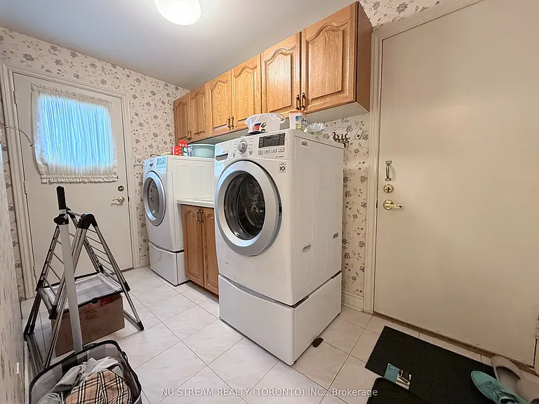 8 Roverdale Ct — Photo 17