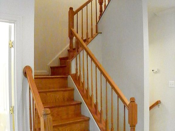 2nd image of 124 Mosby Cir
