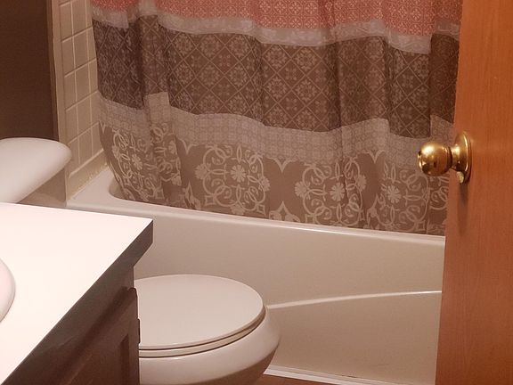 3rd image of 180 Robertson Ln