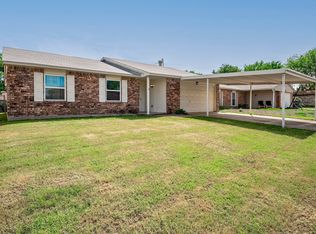 7116 Harwick Ln, North Richland Hills, TX 76182