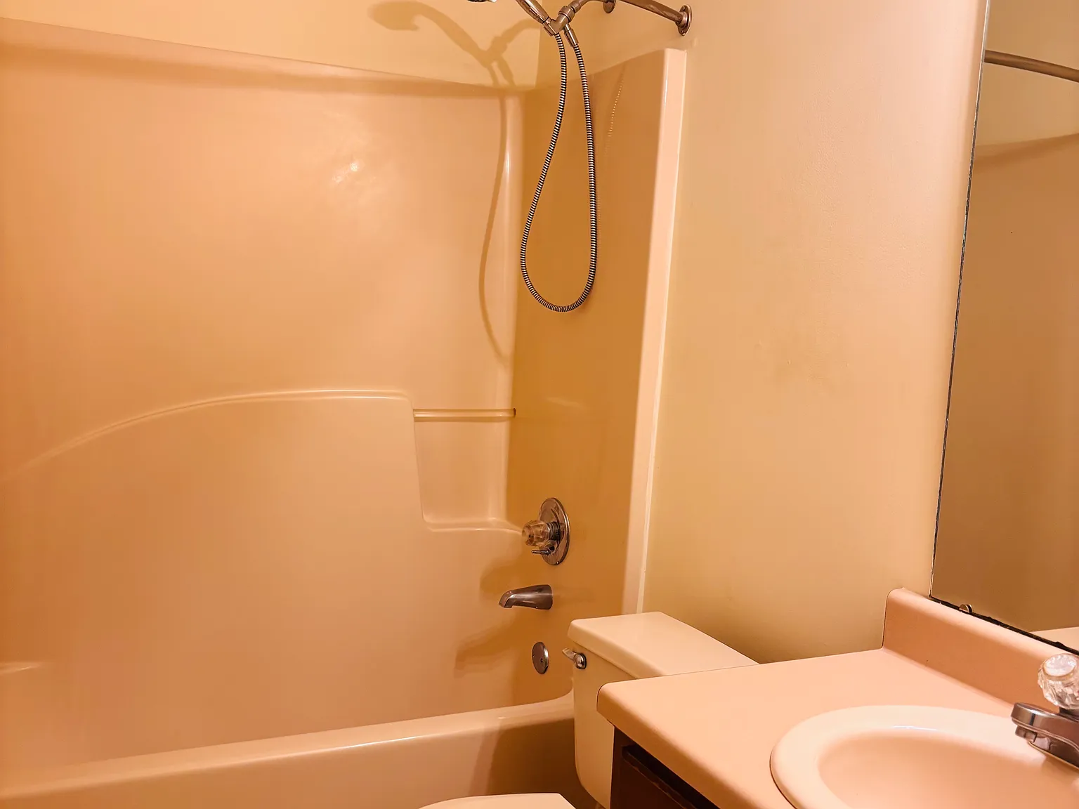 3 bed, 1300 sqft, $1,750 — Photo 2