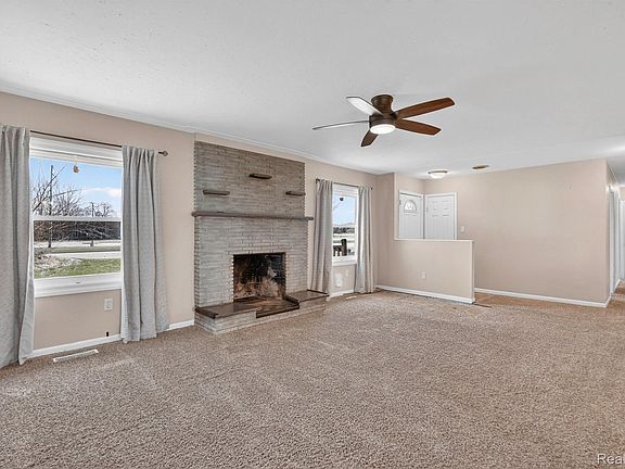 2nd image of 1325 N Linden Rd