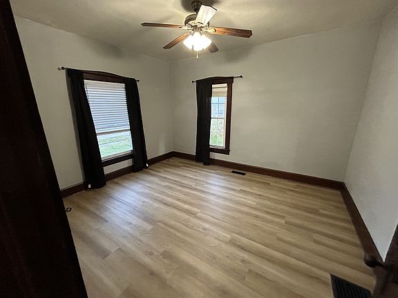 5th image of 406 S College Ave
