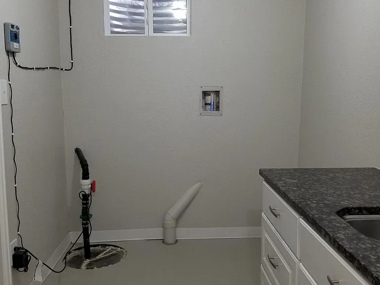 2058 Sumac St — Photo 39