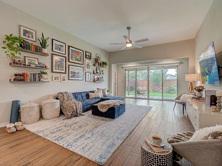 205 Cortona Ln — Photo 2