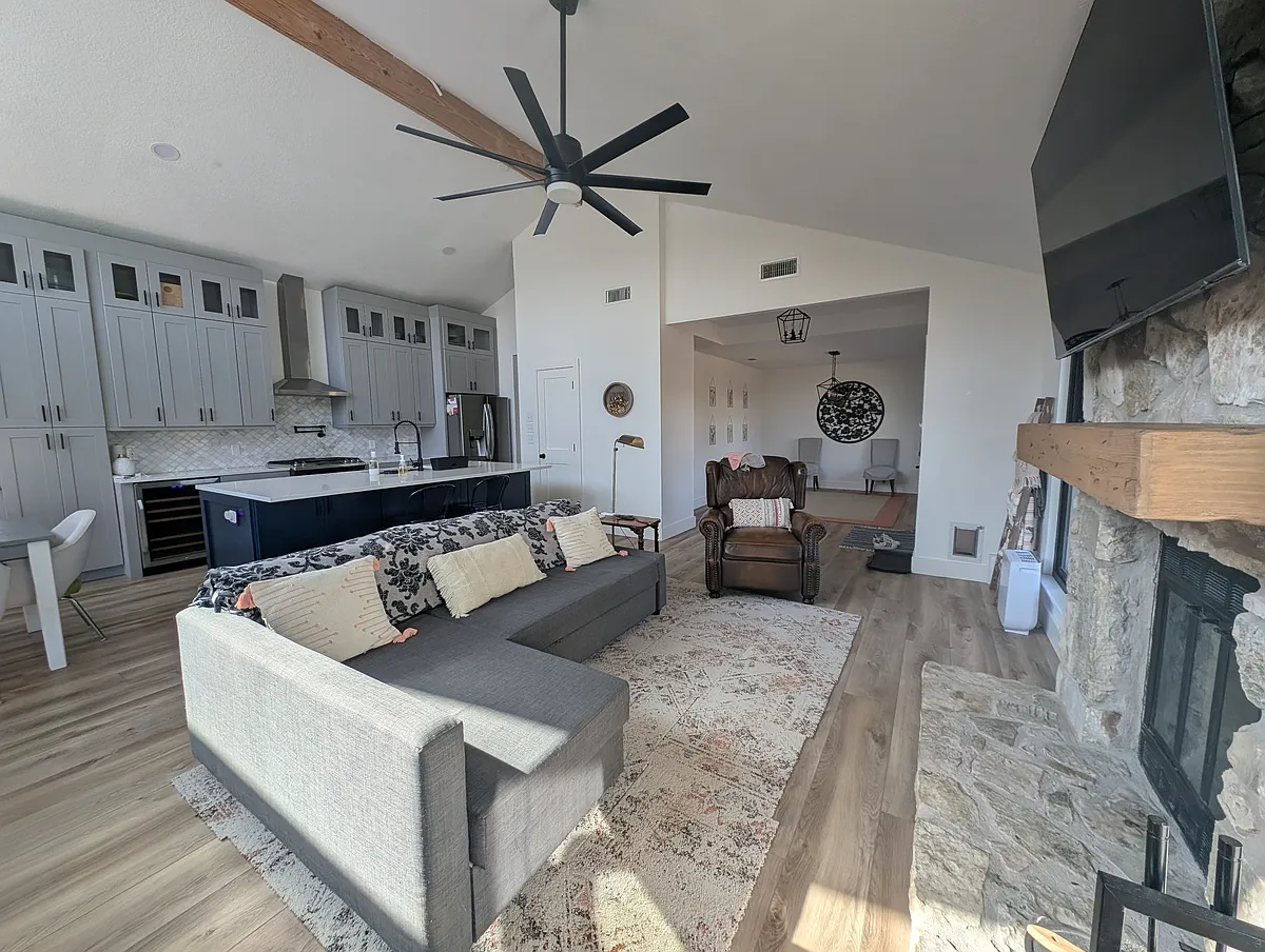Building Photo - 306 Deer Creek Cir