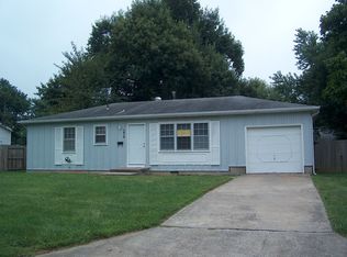 1416 W Crestview St, Springfield, MO 65807