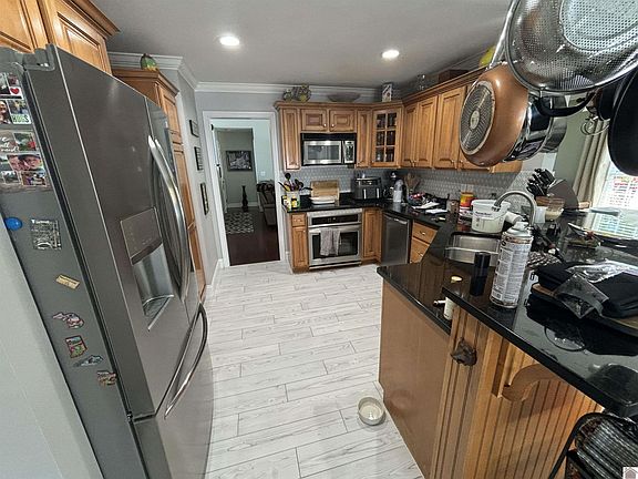 5th image of 135 Spring St