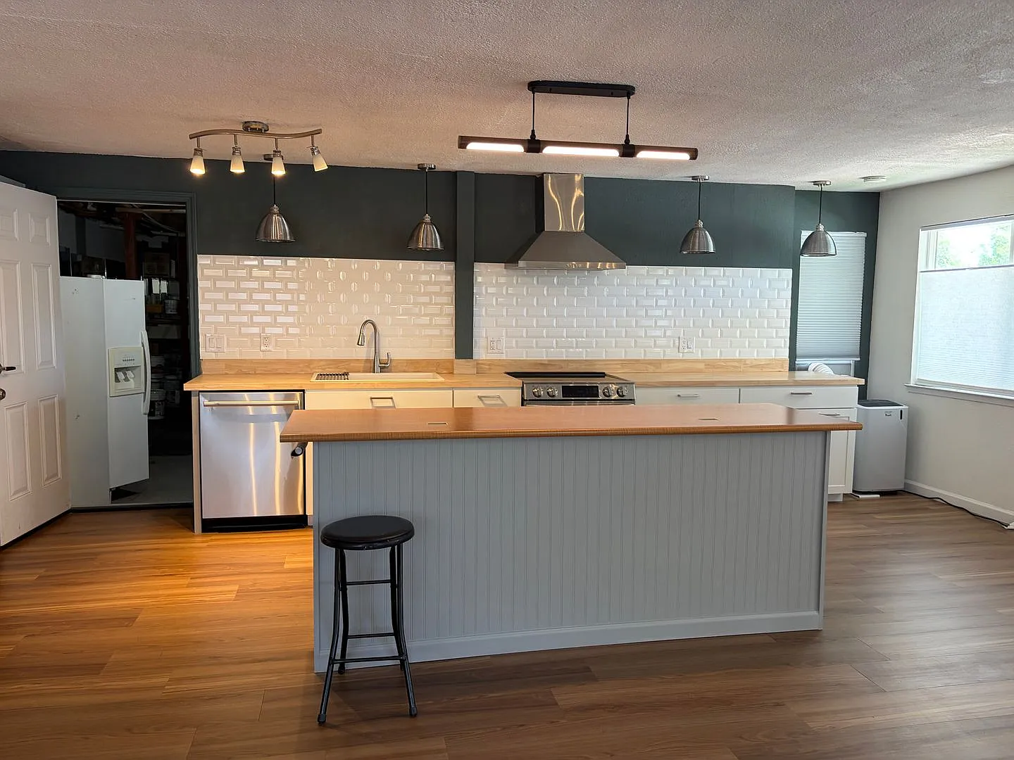 210 Rawhide — Photo 3