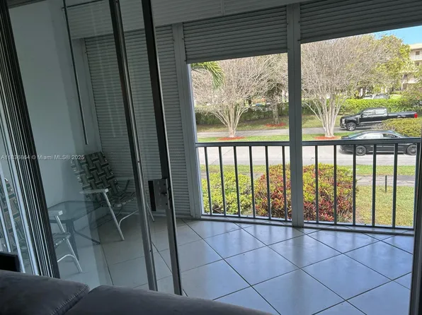 1206 Bahama Bnd APT F2, Pompano Beach, FL 33066