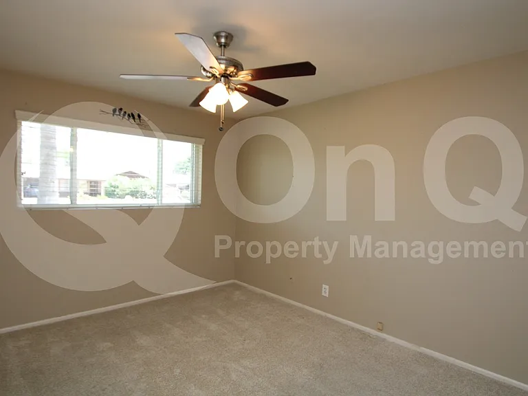 425 E Continental Dr — Photo 14