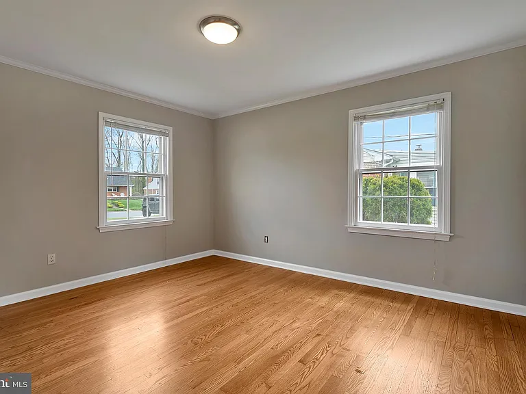 719 Halstead Rd — Photo 17