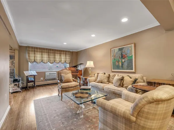 45 Hill Park Avenue #3-L, Great Neck, NY 11021