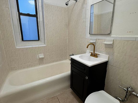 5th image of 377 Montgomery St APT 1