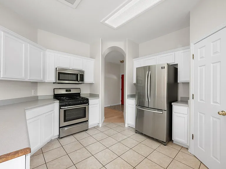 17249 Sandwick Dr — Photo 9