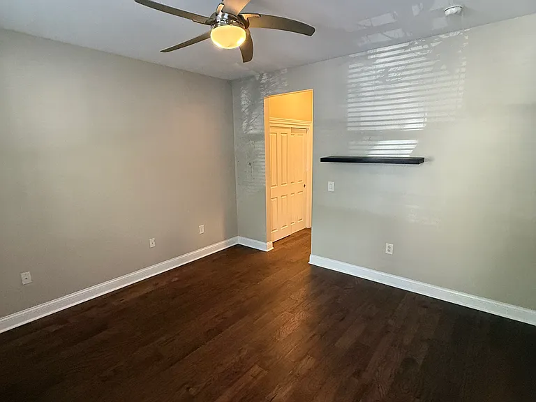 950 Perry St — Photo 20