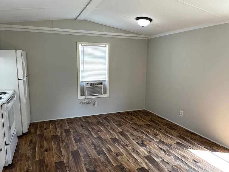 212 Leatherwood Ln — Photo 3