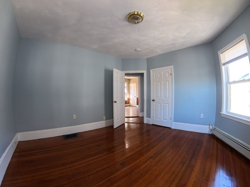 1st image of 9 Nightingale St APT 3