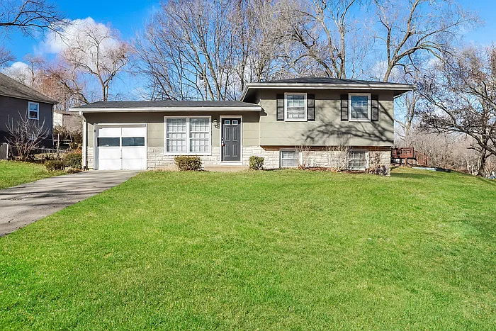 3 bed, 1.0 bath, 1320 sqft, $1,745 — Photo 1