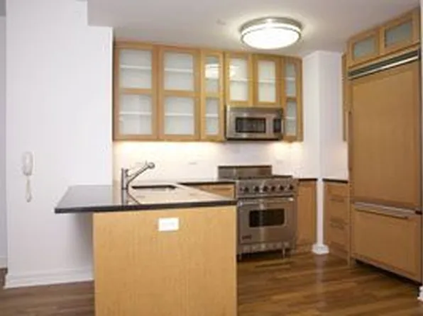 200 West End Avenue image 2 of 11