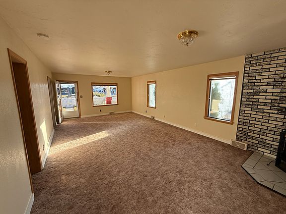 3rd image of 530 Main Ave S