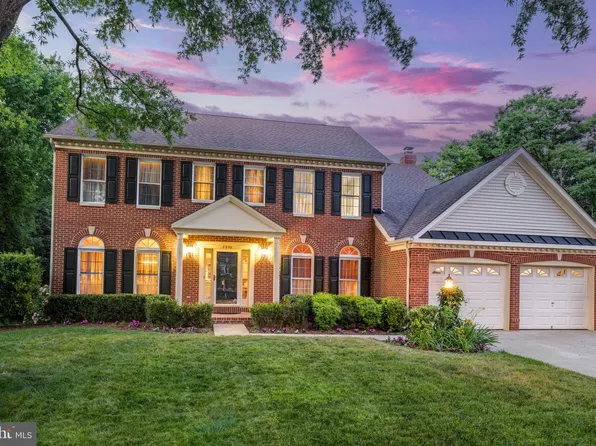 2359 Players Pond Ln, Reston, VA 20191