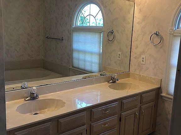 2nd image of 1664 Sweetbay Dr