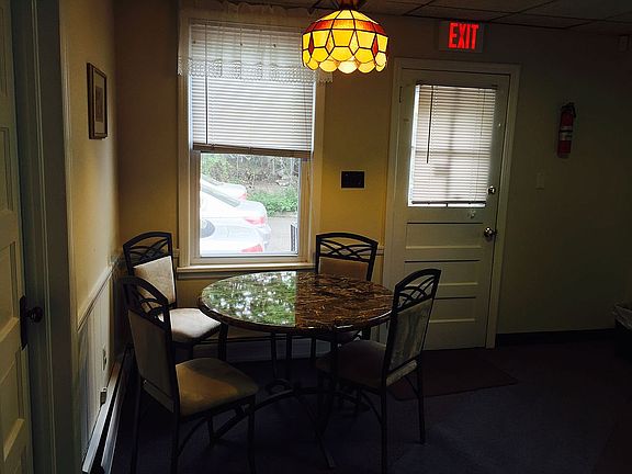 3rd image of 51 Lincoln Ave