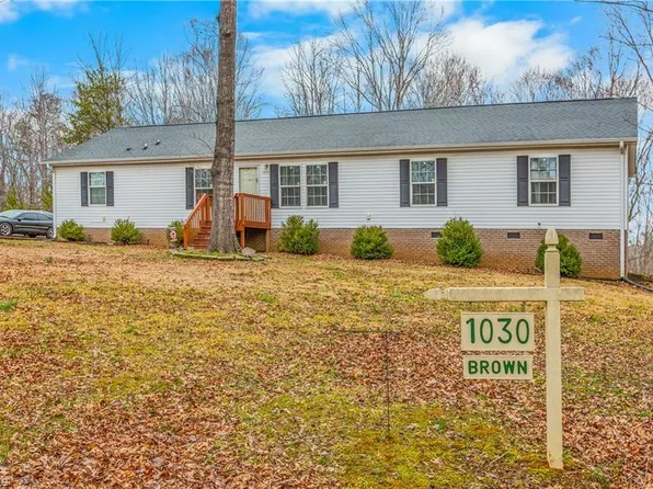 1030 Endeavour Ln, Walnut Cove, NC 27052