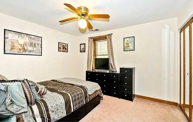 1126 W Roscoe St — Photo 12