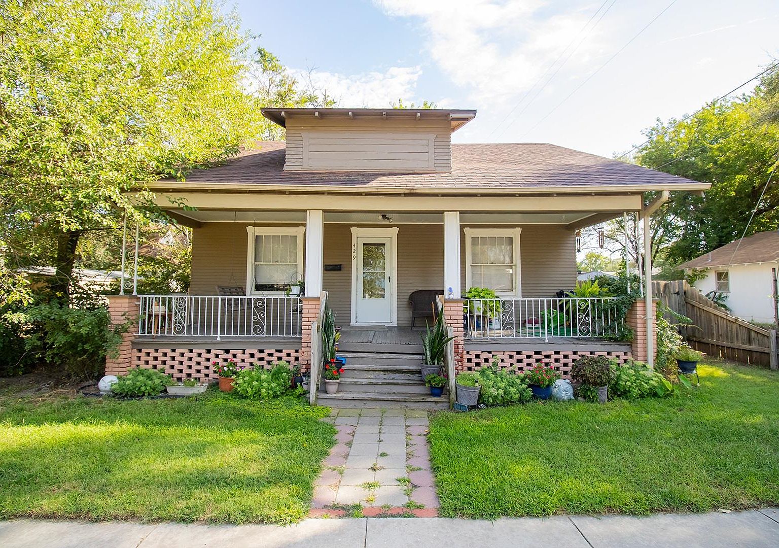 429 E 7th Ave, Hutchinson, KS 67501 Zillow